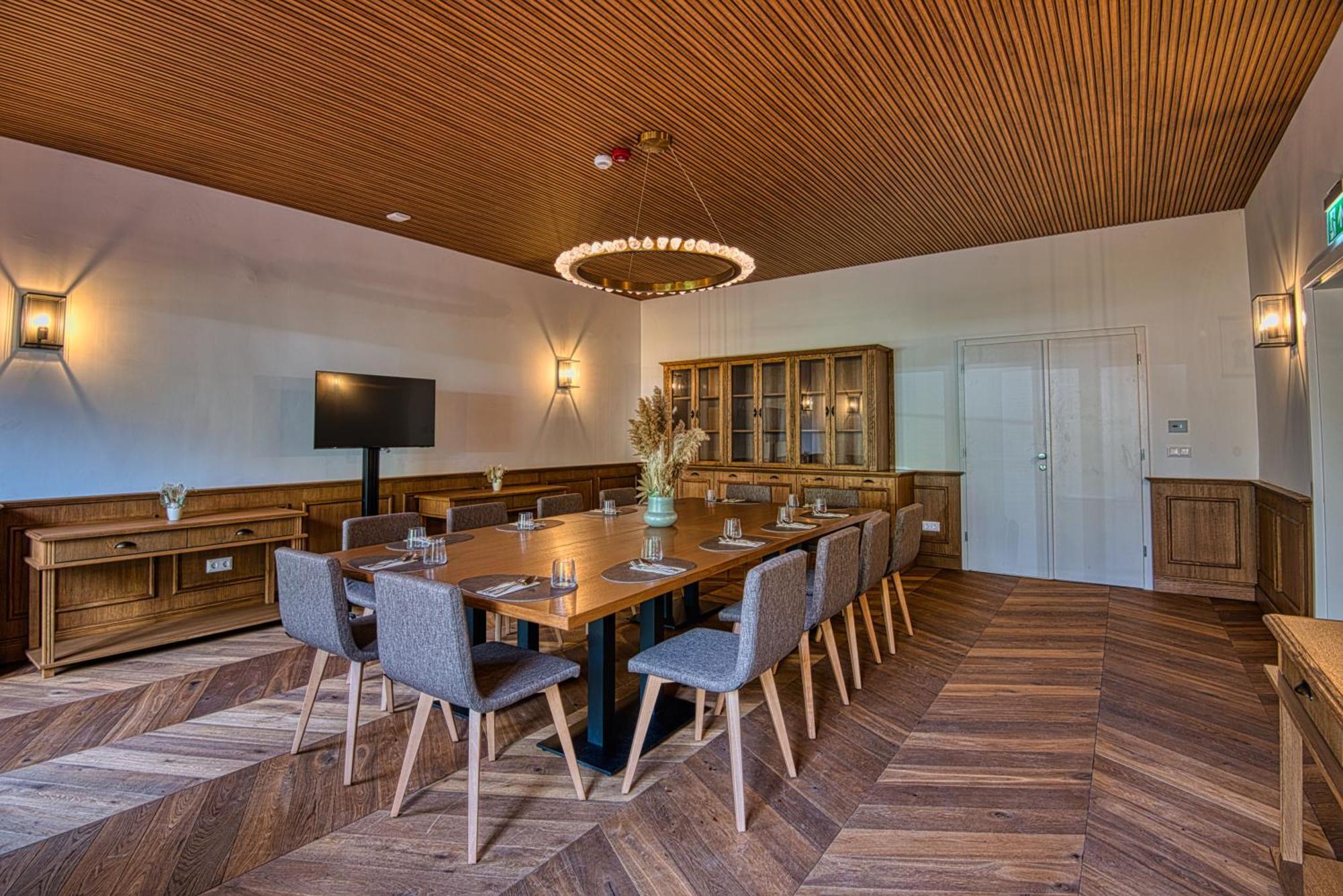 Cardoner Es Konferenciakoezpont Hotel 4*