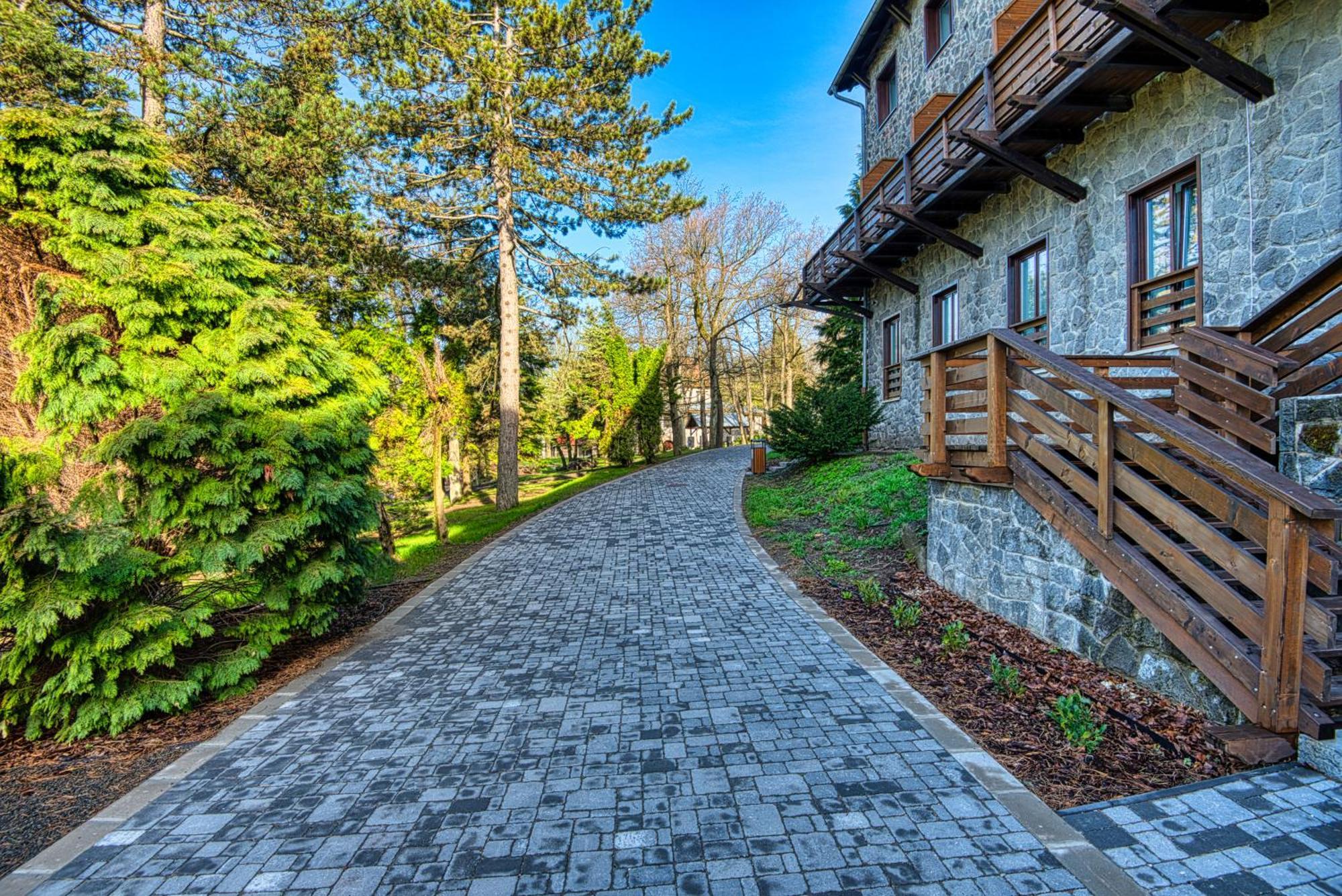 Cardoner Es Konferenciakoezpont 4* Добогокё