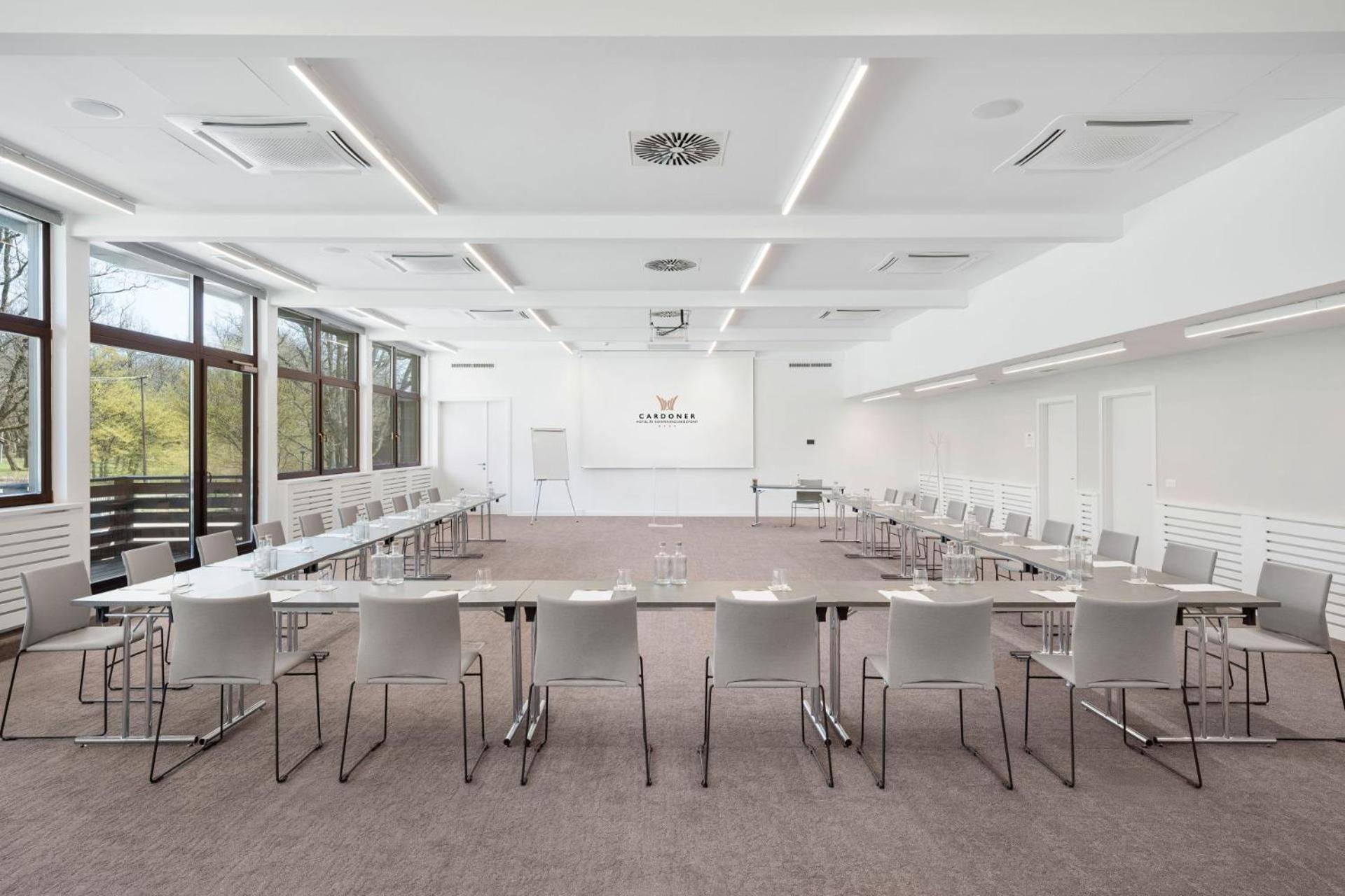 Cardoner Es Konferenciakoezpont Hotel 4*