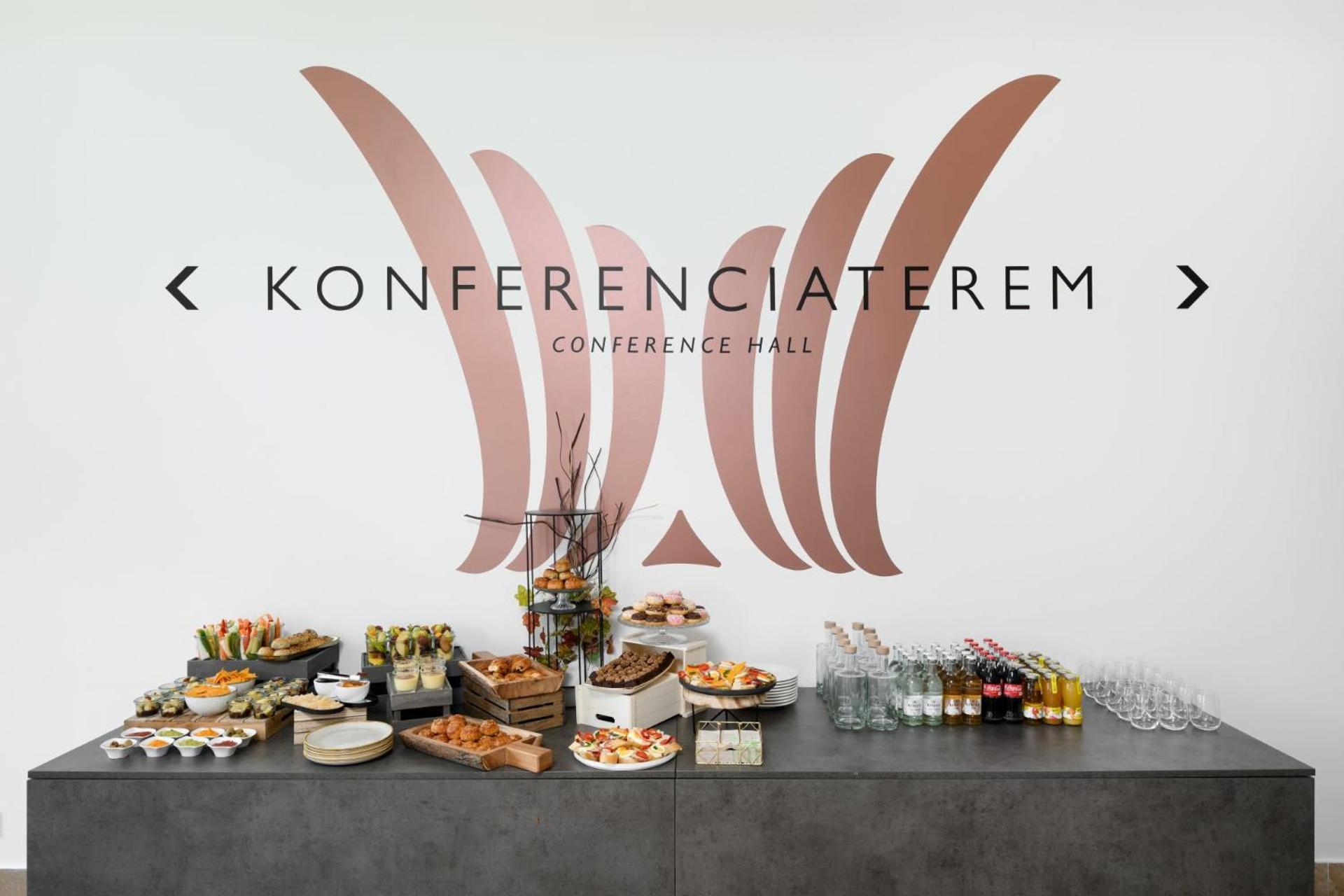 Отель Cardoner Es Konferenciakoezpont Добогокё